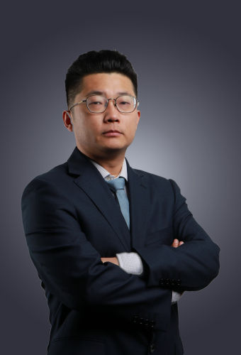 贾若冰
具有丰富的教学经验，具有多年的现场管理和策划经验，参与设计审查和方案的编制工作，多年从事建造师考试培训和安全工程师培训，参与命题研究工作，具有扎实的理论基础和专业知识，善于利用总结和技巧把问题简单化！安全工程师主要合作企业，陕建集团，湛江钢铁，上海宝钢，神华集团连云港分部，中建二局等企业，建造师课程合作企业中建二局，中铁集团，国家电网。主讲课程一建、二建公共科目管理，实务课程机电专业，安全工程师安全生产技术基础，造价工程师建设工程技术与计量（安装）专业。