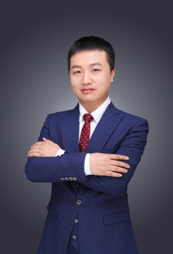 白伟
博士，高校副教授，国家注册一级建造师（机电），国家注册一级消防工程师，国家注册电气工程师（供配电）；国家安监培训讲师；多年主讲消防、注安培训。曾任职某特级、一级资质建筑企业技术总监、顾问等；曾授课山西同煤集团、山西晋煤集团、陕西延长集团、中铁六局、中铁一局、葛洲坝集团、中建八局等企业集团安全管理培训，曾参与注册安全考试辅导教材多部，授课思路条理清晰，化难为简，课堂气氛活跃，深入浅出，总结归纳，曾授课多家知名培训机构、大型企业和协会，受到学员好评。